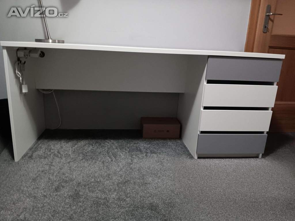 psací stůl