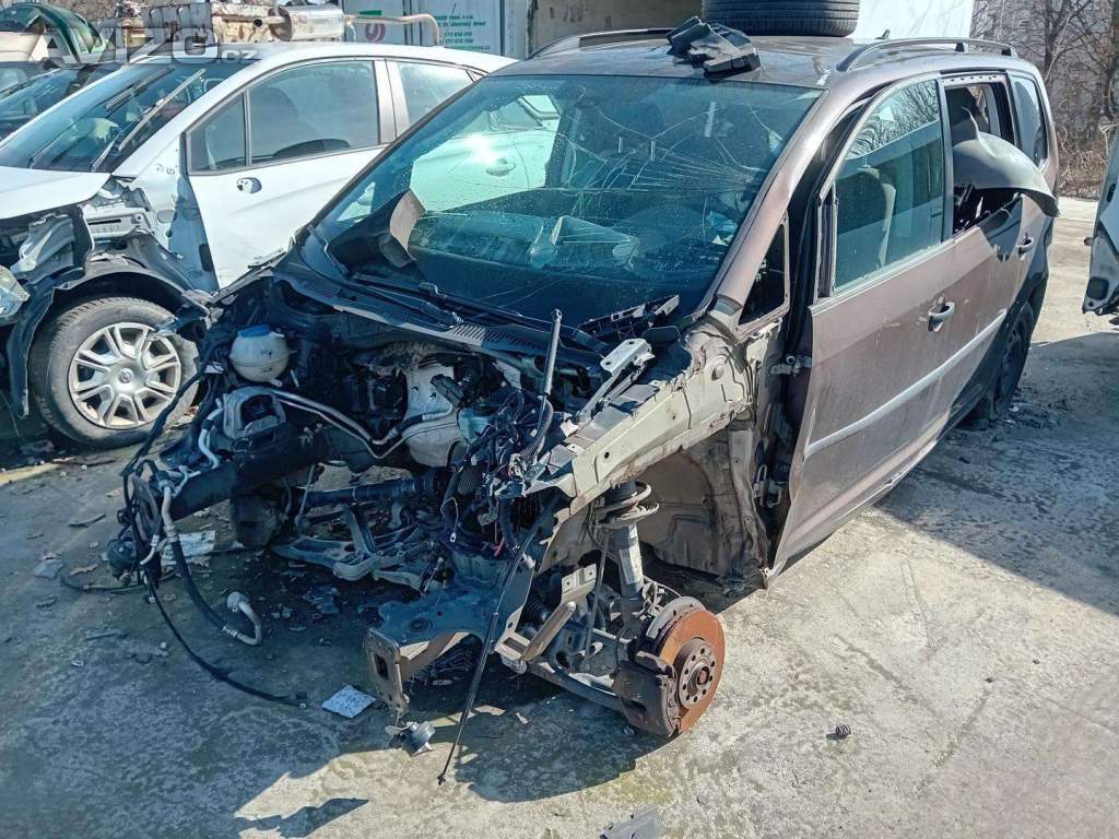 Volkswagen Touran 1.4 TSI ( CAVC ) 103kW r.2010 hnědá LH8Z