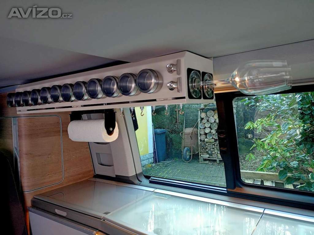 závěsná skříňka do VW California