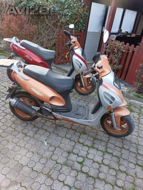 Dva skútry Yuki rallye moto zeta