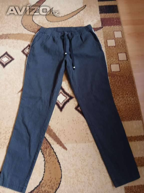 Dámské kalhoty černé barvy 