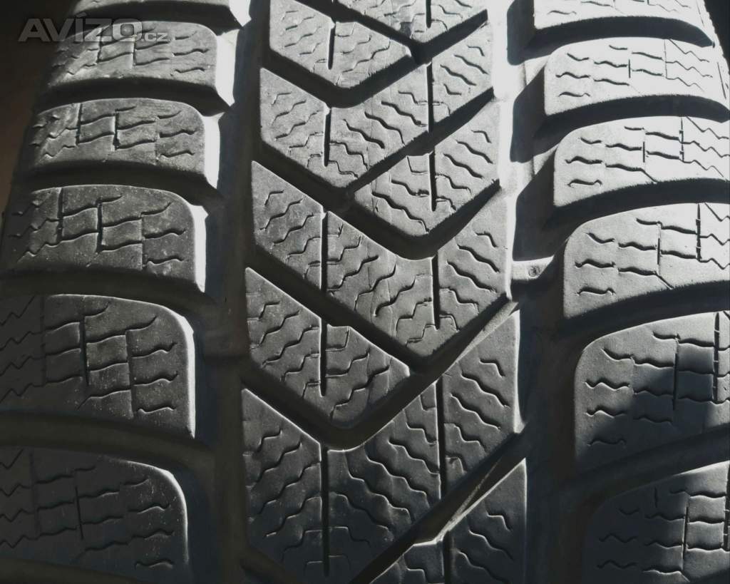 2ks pěkných zimních pneu 255/35 R19 Pirelli