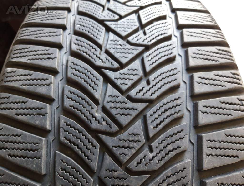 Sada nebo 2ks pěkných zimních pneu 235/45 R18 Dunlop