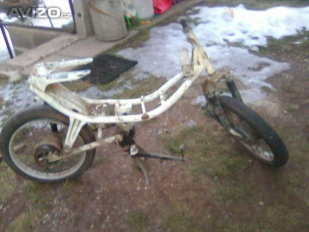 Prodám  různé díly na  skutra Simson Schwalbe