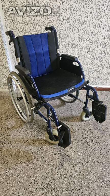 Invalidní vozík 