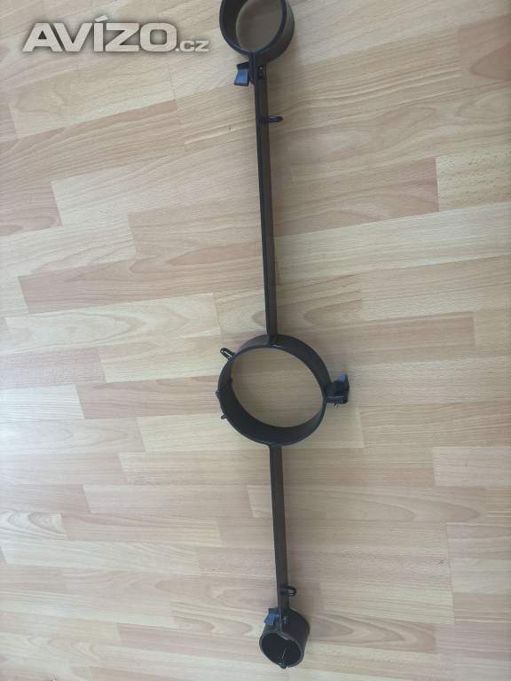 Luxusní kovový límec s pouty na ruce – pro náročné BDSM hráče