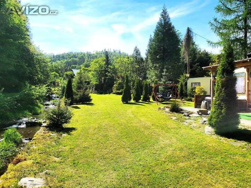 Zahrada se 2 zařízenými karavany, užitková voda, elektřina, vířivka, 6.000 Kč/měsíc. 