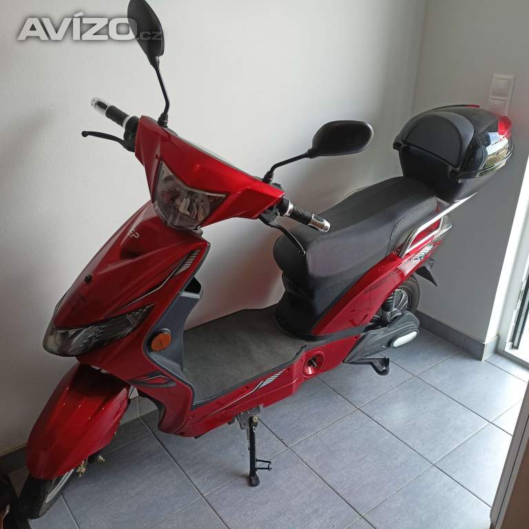 Elektro skůtr Storm R2