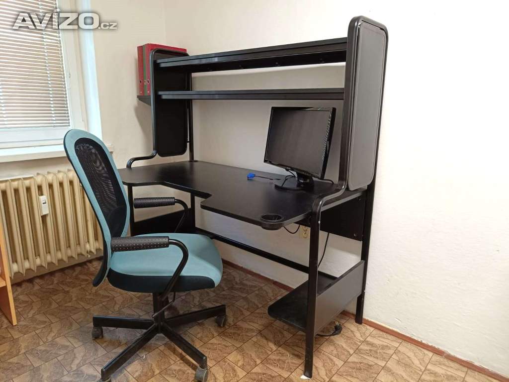 Psací stůl s nastavitelnou židlí na kolečkách