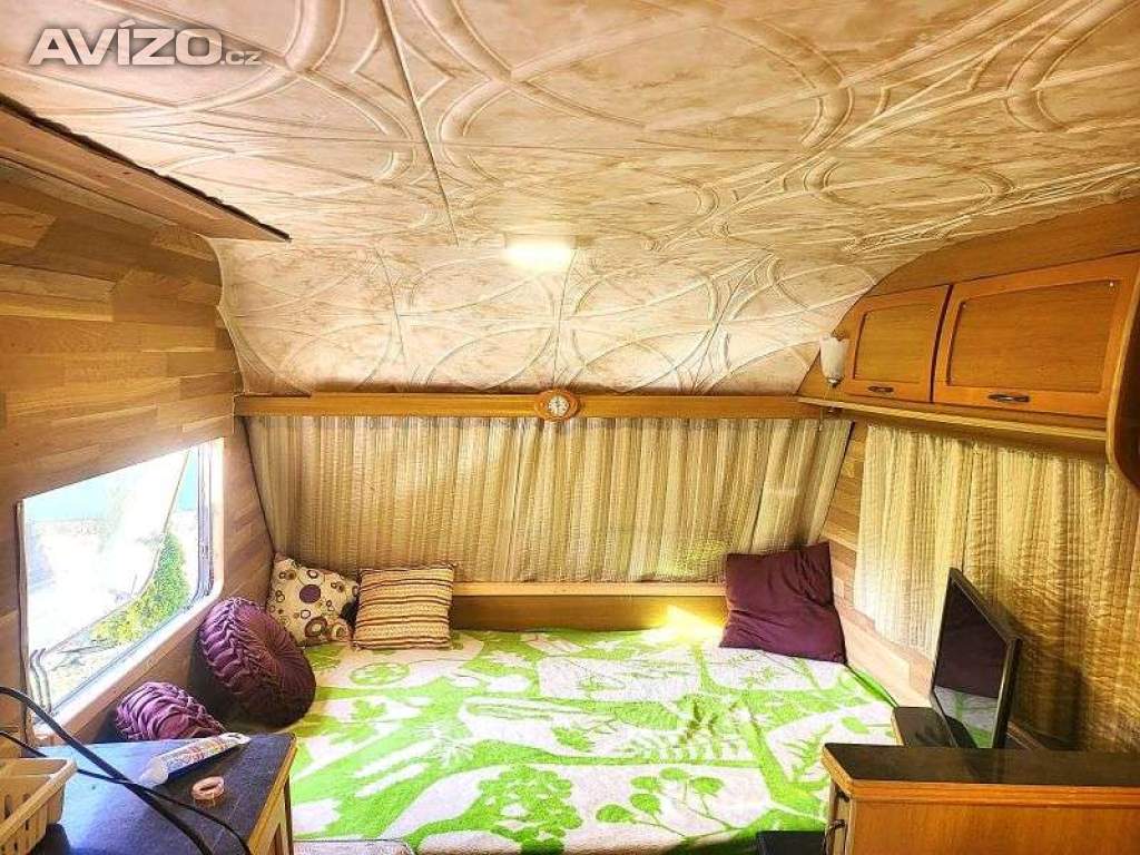 Karavan + zahrada + teplá voda + vířivka - 1 hodinu od Ostravy. V zimě neplatíte.