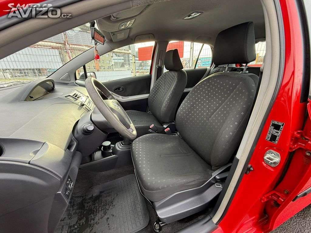 Prodám Toyota Yaris 1.0 VVT-i, benzín,3.dveř