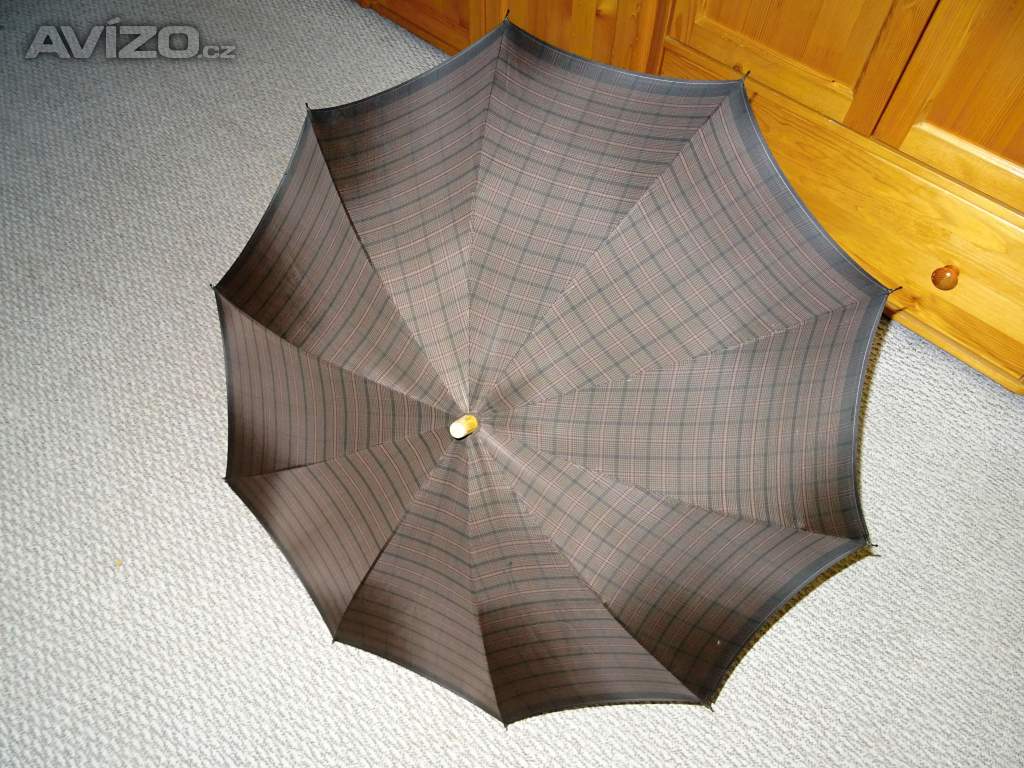 Retro deštník s dřevěnou rukojetí