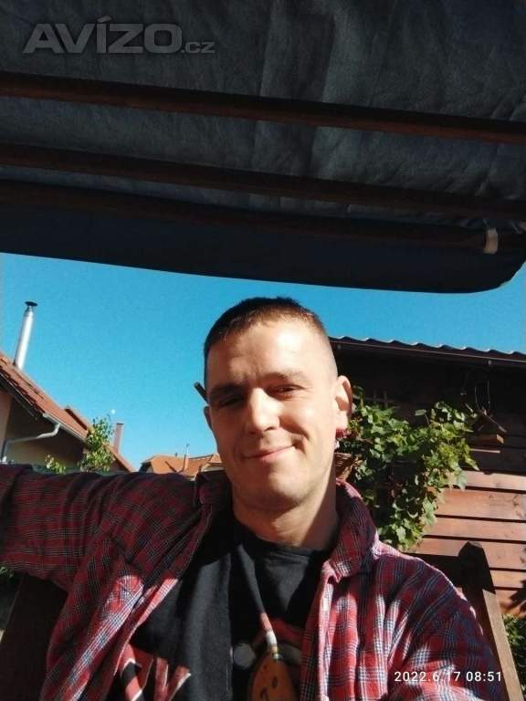 Údržbář, zedník.