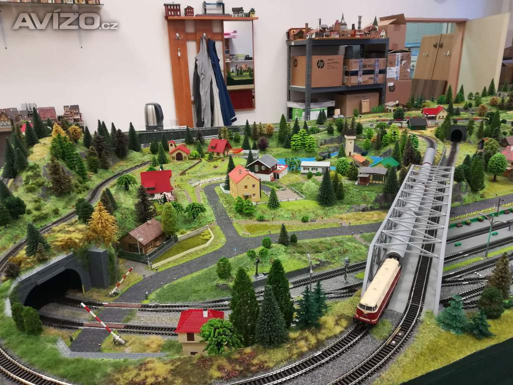 Stavba modelových kolejišť