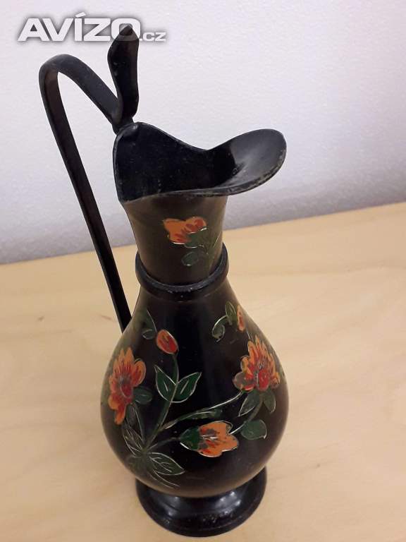 Karafa - kovová, ručně malovaná.