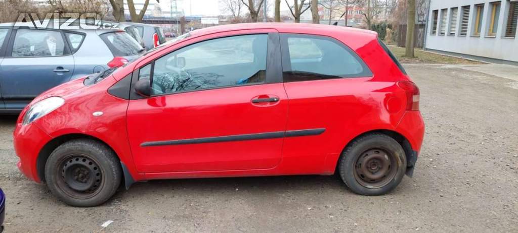 Prodám:Toyota Yaris 1.0 VVT-i, benzín, 3 dveř.