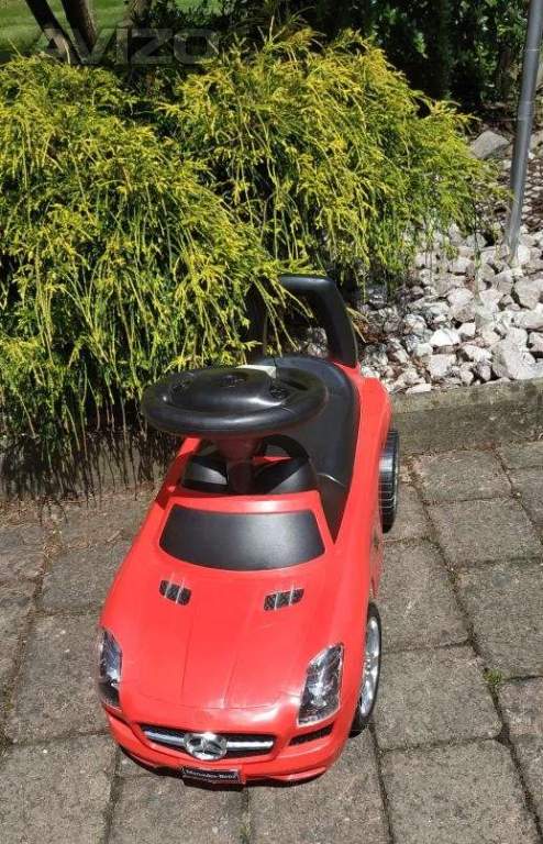 Červené odrážecí autíčko Mercedes