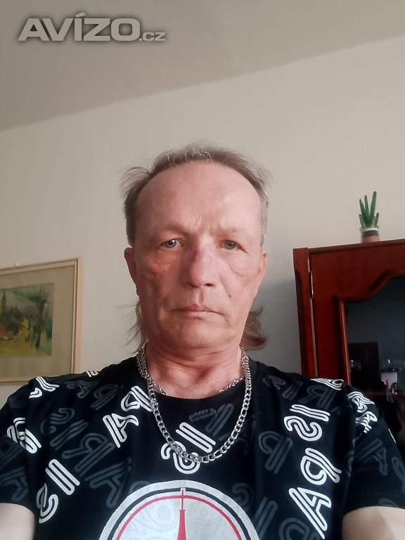 Hledám usměvavou a hodnou ženu 
