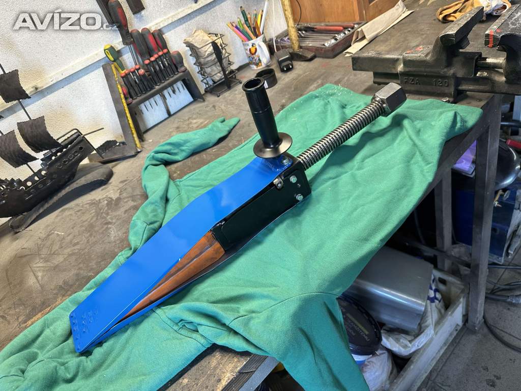 prodám VYLEPŠENÝ mechanický klín na kácení 1600Nm+