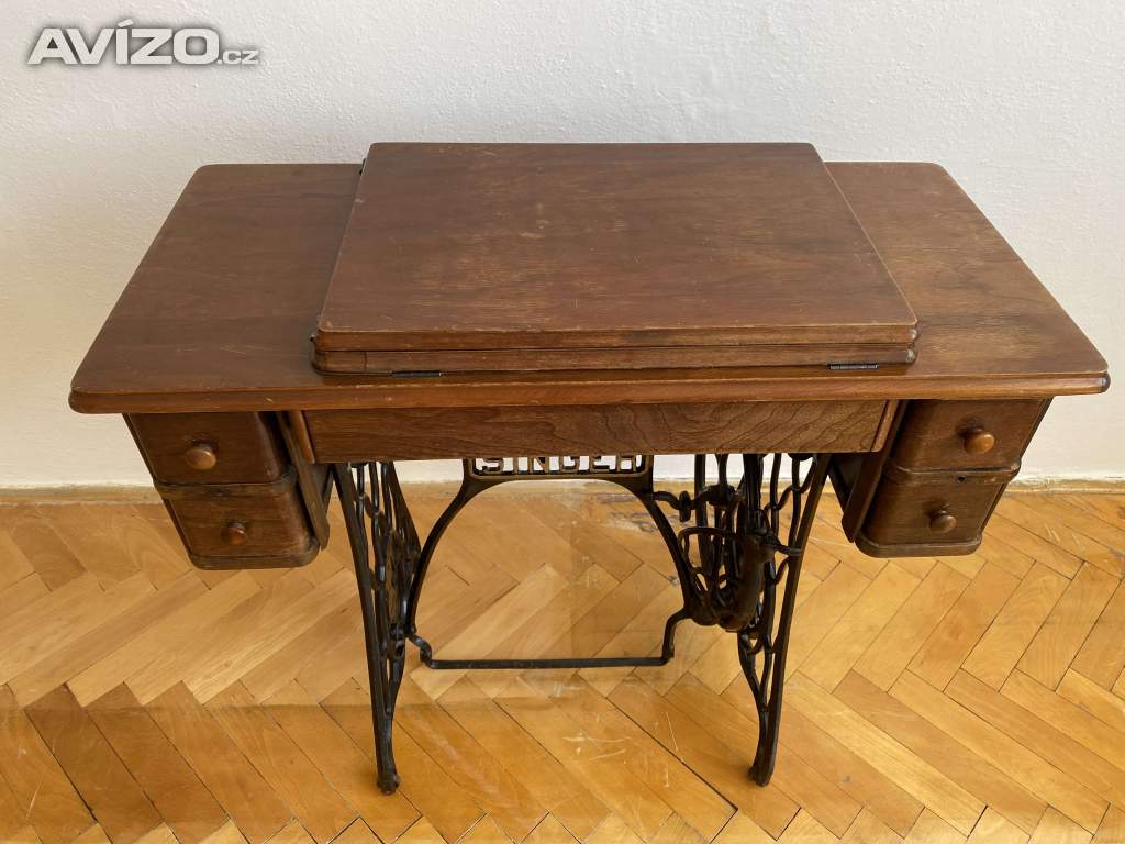 Prodám starý šicí stroj SINGER