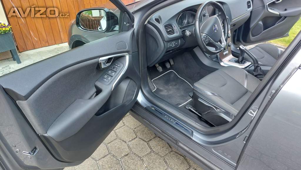 VOLVO V40CC ,D3 110 kW,102 t.km