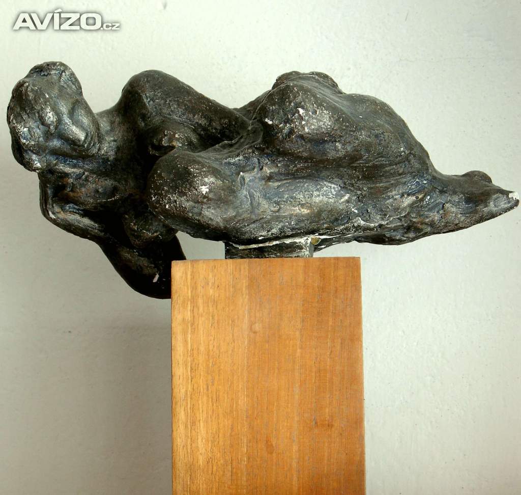 Plastika „Ležící“