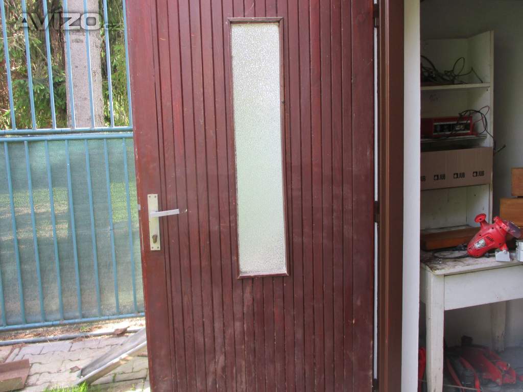 Prodej vchodových dveří z masívu a prosklením 90L