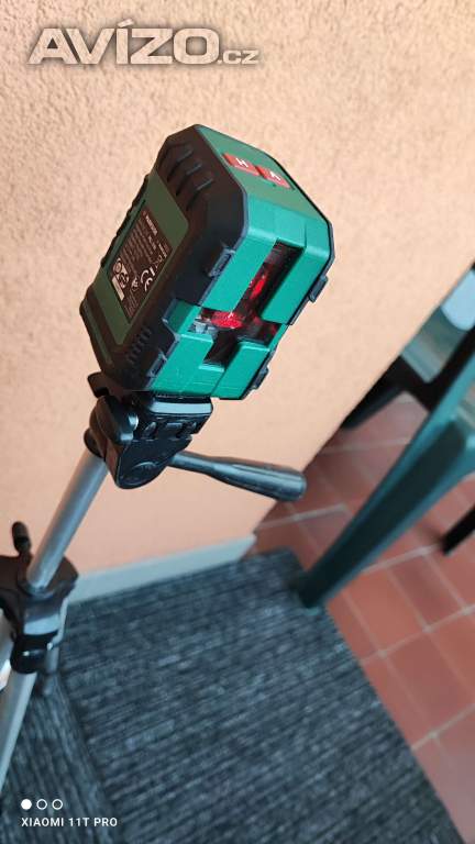 Křížový laser se stativem parkside 300 Kč