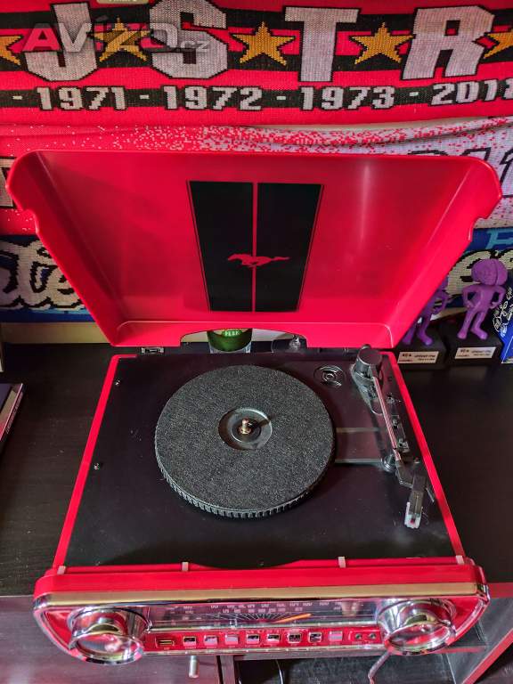 Gramofon ION Mustang LP