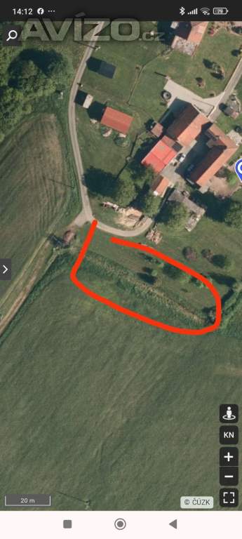 Stavební slunný rovinatý pozemek mimo záplavou zónu