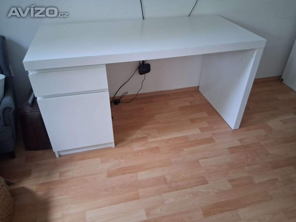 Psací stůl 