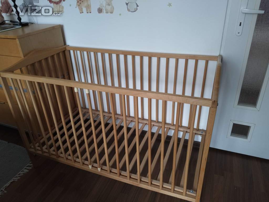 Dětská postýlka s matrací a chráničem matrace 
