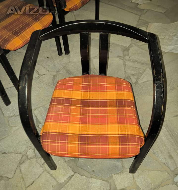 Židle trojnožka