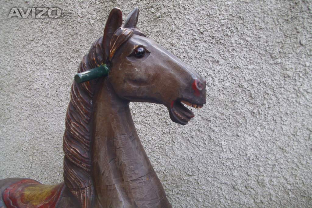Starý houpací koník.