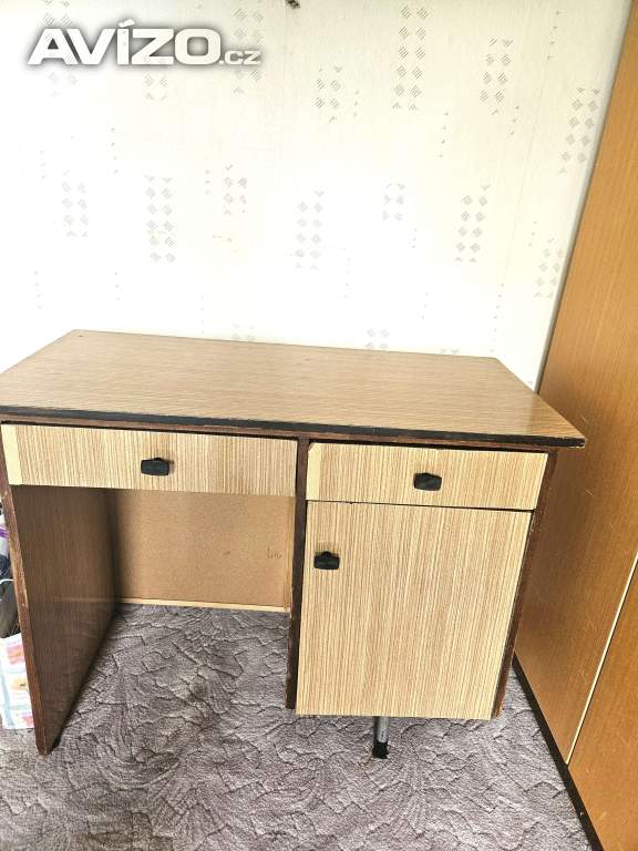 Zdarma psací stůl
