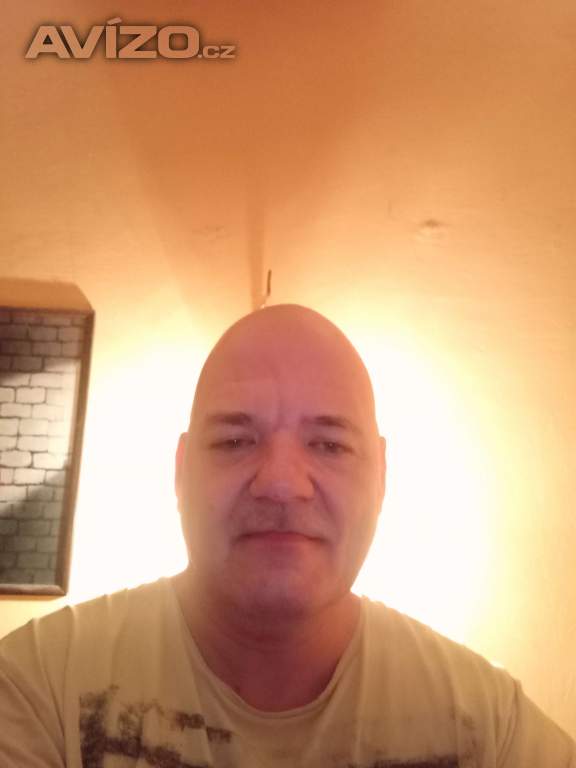 on hledá ji 