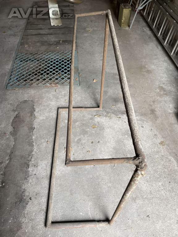 Prodám trubkovou konstrukci branky