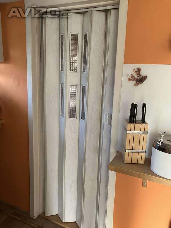Shrnovaci prosklene dvere