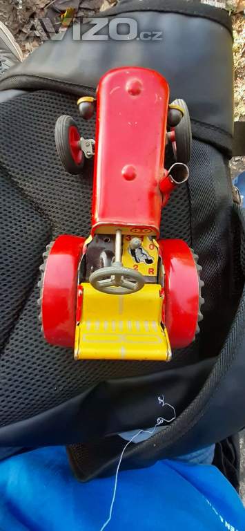 Traktor Zetor na klíček plechový