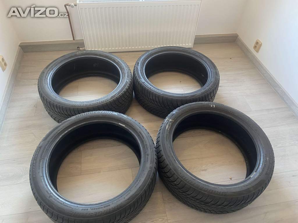 Zimní pneu brigestone 235/45/20