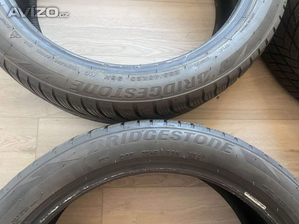 Foto inzerátu Zimní pneu brigestone 235/45/20