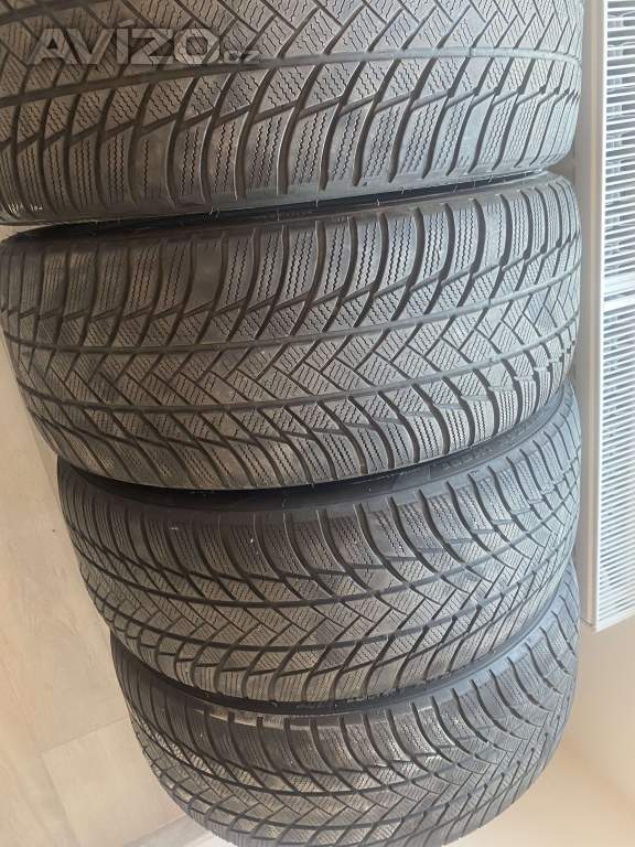 Foto inzerátu Zimní pneu brigestone 235/45/20