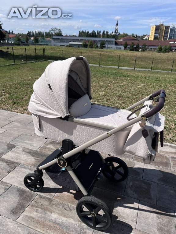 Prodám kočárek Venicci Tinum Upline 2, dvojkombinace a autosedačku Nuna