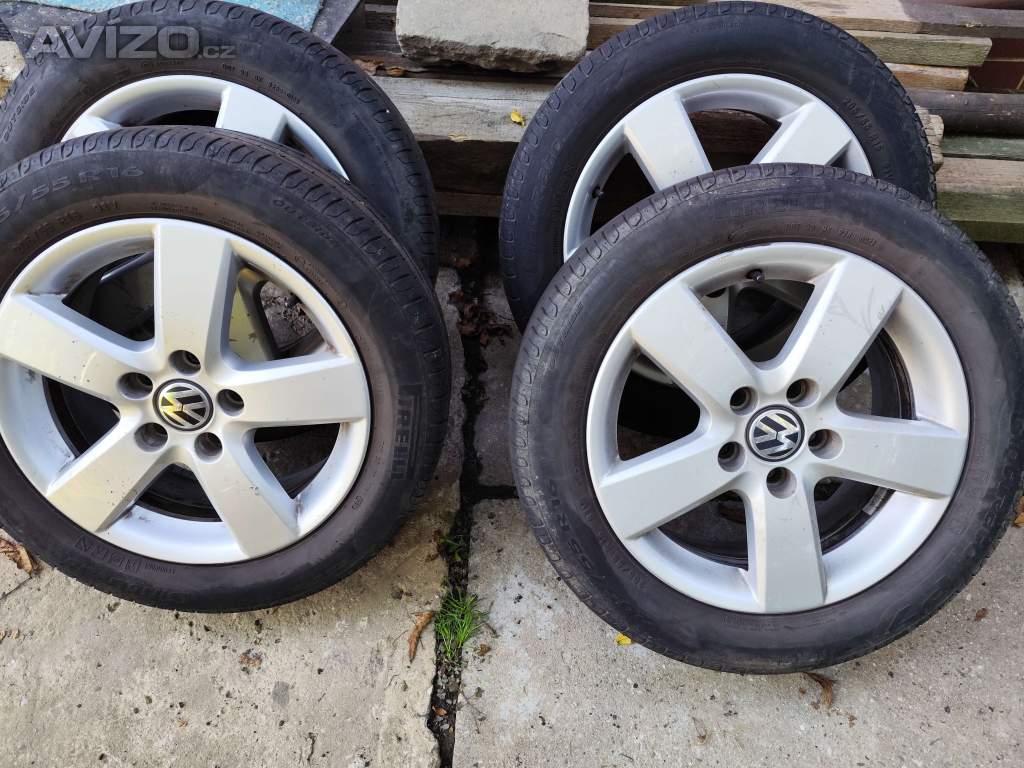 VW Touran disky s pneu