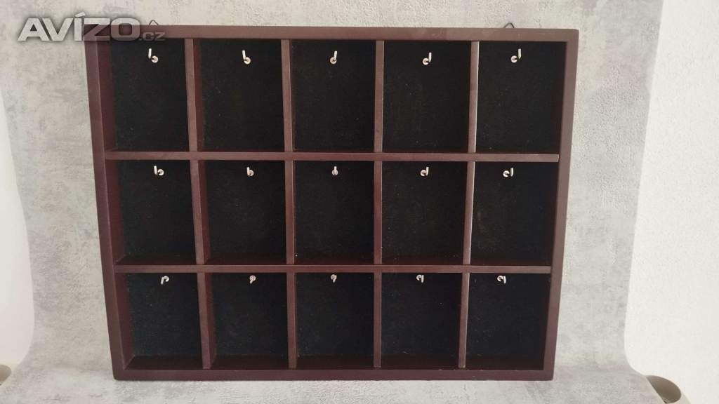 Skříňka box organizer na kapesní hodiny