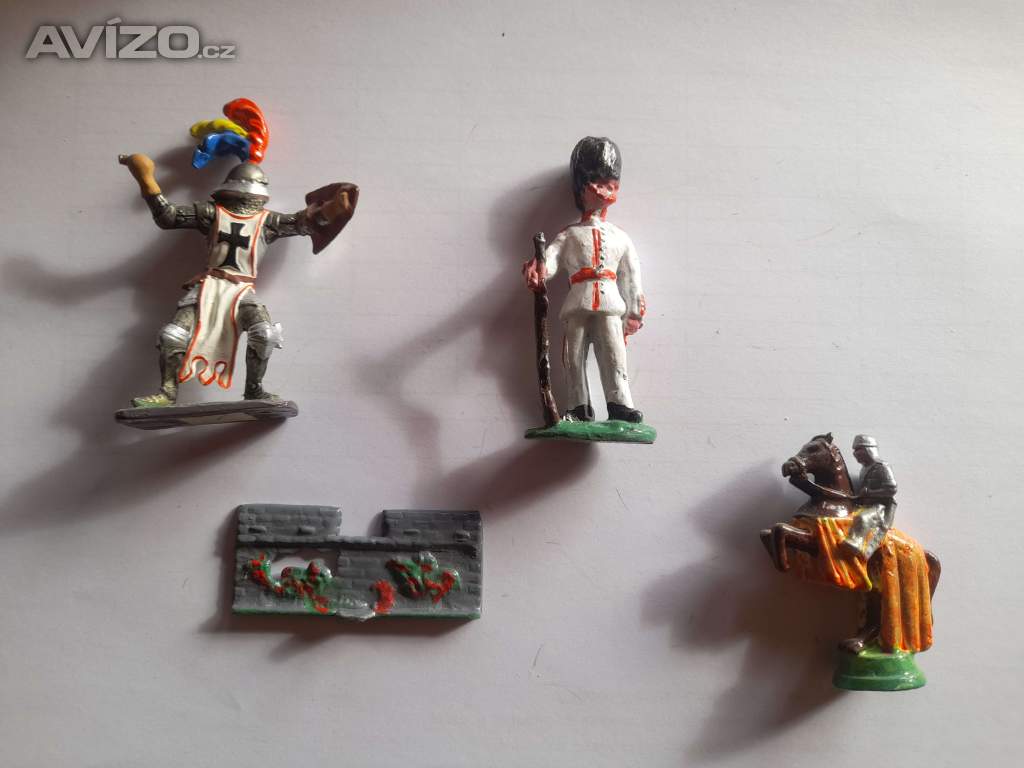 Foto inzerátu Cínoví vojáčci, indiáni, rytíři a další