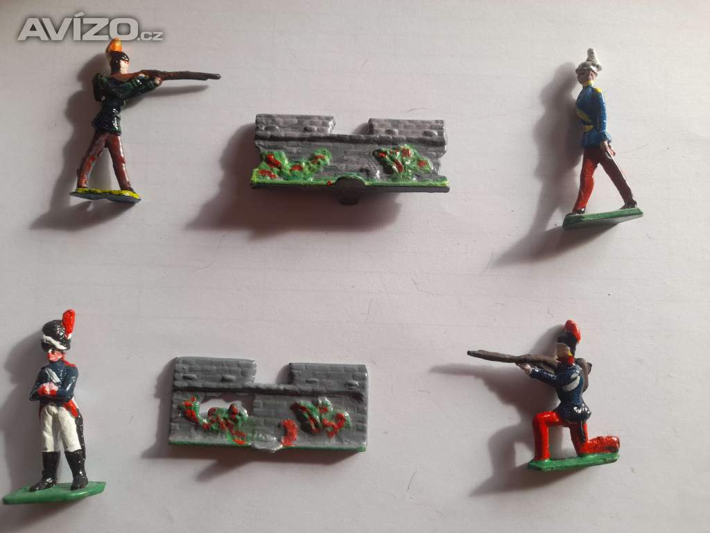 Foto inzerátu Cínoví vojáčci - rytíři, piráti, kovbojové, indiáni a další