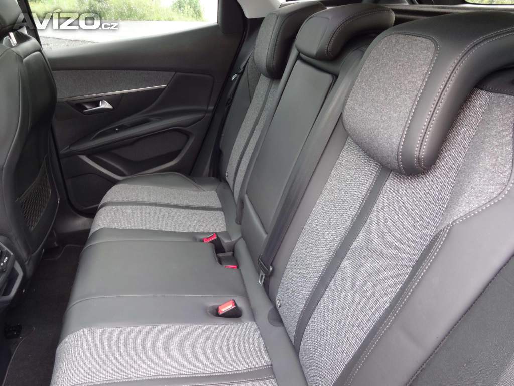 Foto inzerátu Peugeot 3008 1.2 PureTech 96 kW – pravidelný servis 