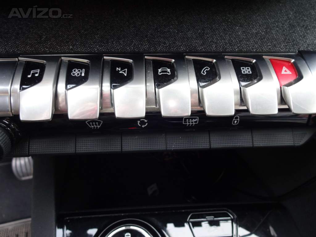 Foto inzerátu Peugeot 3008 1.2 PureTech 96 kW – pravidelný servis 