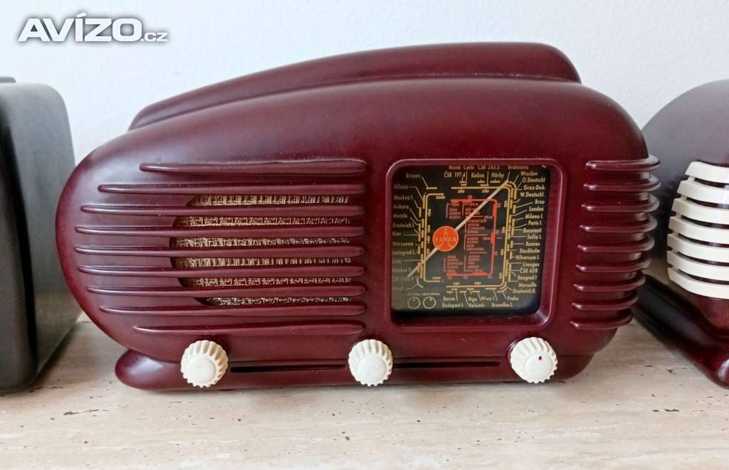 Foto inzerátu Originální bytová dekorace - tři starožitná elektronková rádia řady Talisman